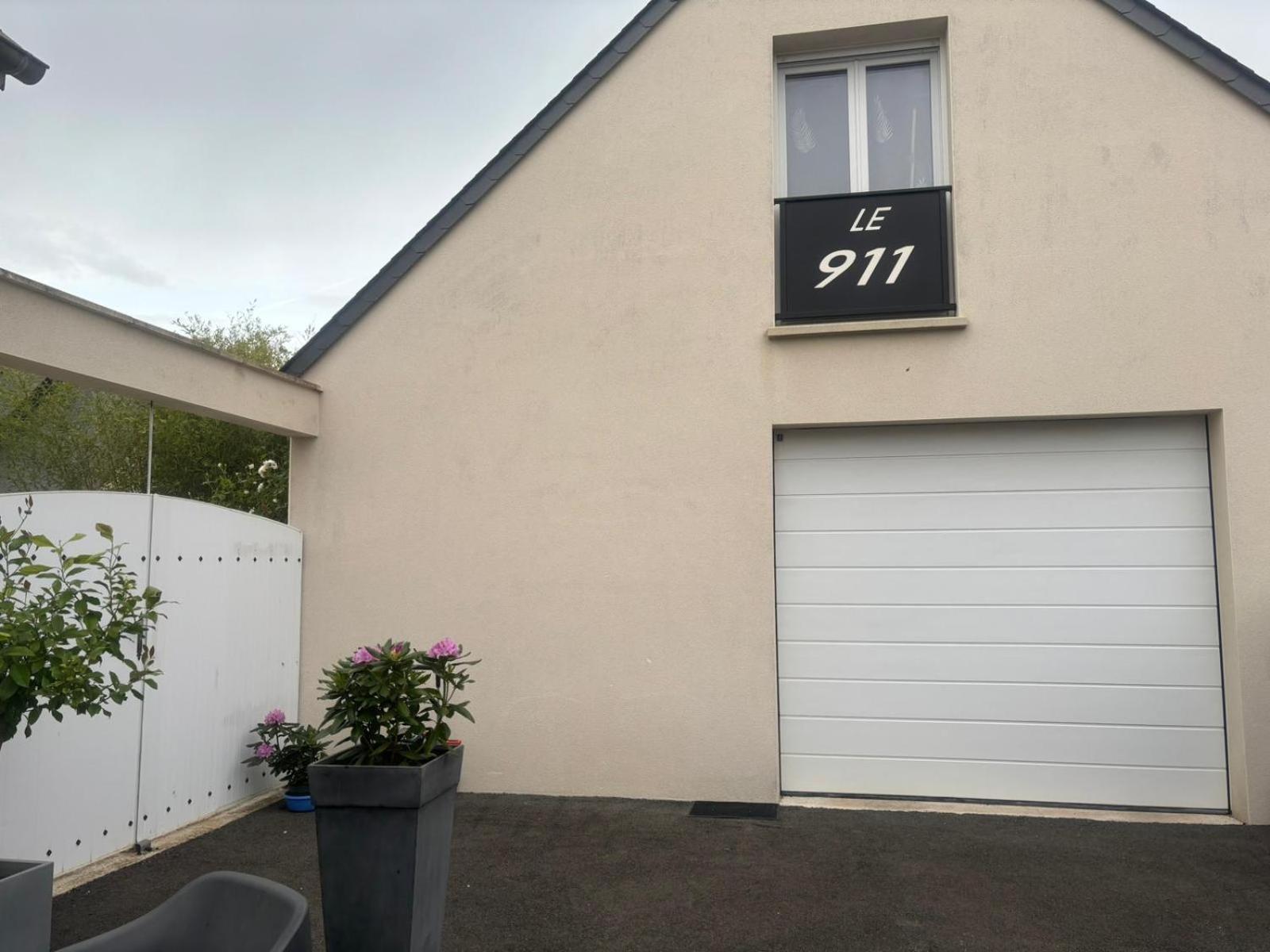 Le 911 Hotell Nazelles-Negron Eksteriør bilde
